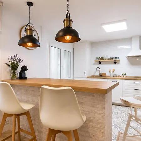 Luxury Old Town - Terrace And Private Parking Apartamento